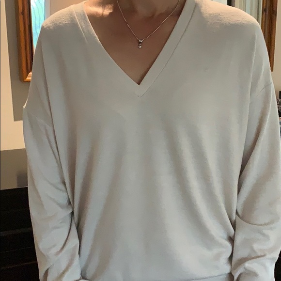 Aritzia- Wilfred Free off shoulder top. - Picture 2 of 4